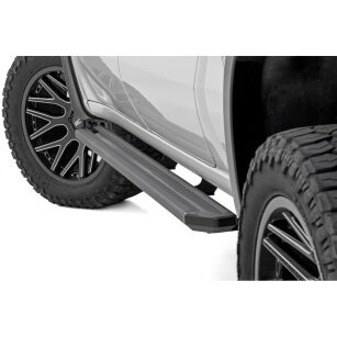 Progi, stopnie boczne Rough Country Multi-Color LED CrewMax