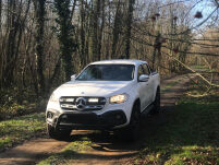 Zestaw dwóch lamp LAZER TRIPLE-R 750 (Gen2) z systemem montażu w fabrycznym grillu - Mercedes-Benz X-Class (2017 -) - 3