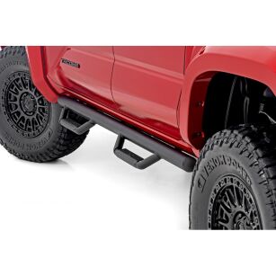Progi, stopnie boczne czarne Rough Country Nerf Steps Double Cab