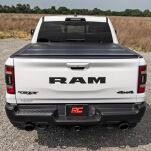 Twarda pokrywa paki tri-fold niski profil Rough Country 5'7