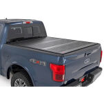 Twarda pokrywa paki tri-fold niski profil Rough Country 5'7