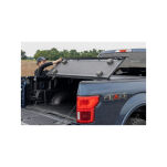 Twarda pokrywa paki tri-fold niski profil Rough Country 5'7