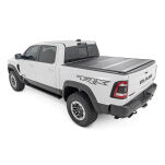 Twarda pokrywa paki tri-fold niski profil Rough Country 6'4
