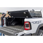 Twarda pokrywa paki tri-fold niski profil Rough Country 6'4