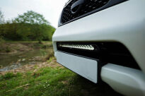 Zestaw lampy LAZER Linear 18 - z systemem montażu w fabrycznym grillu - Nissan Navara NP300 (2015 -) - 2