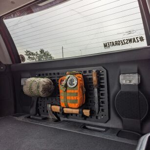 Panel MOLLE na klapę samochodu Bison Gear