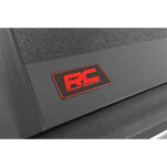 Twarda pokrywa paki tri-fold niski profil Rough Country 5' - 13