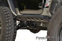Osłony boczne ze stopniem stalowe POISON SPYDER - Jeep Wrangler JK 07-10 - 4