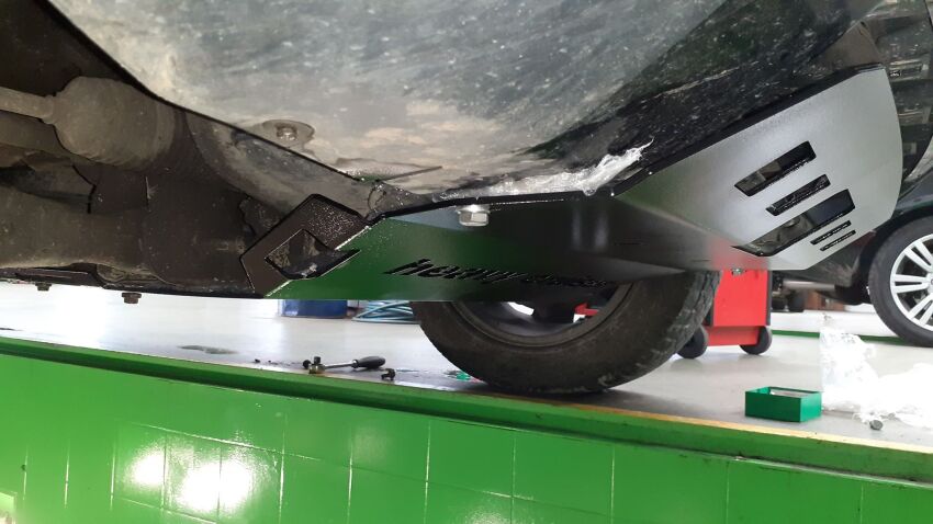 Osłona sinika,chłodnic i przedniego mostu OFFROAD Range Rover Sport L320 2005-2009 czerwona