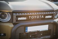 Zestaw dwóch lamp LAZER ST4 Evolution z systemem montażu w fabrycznym grillu - Toyota Land Cruiser 250 (2024 -) - 2