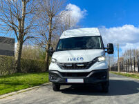 Zestaw dwóch lamp LAZER TRIPLE-R 750 Elite (Gen2) z systemem montażu w fabrycznym grillu - Iveco Daily (2019 -) - 5