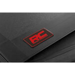 Twarda pokrywa paki tri-fold flip up Rough Country 6' - 11