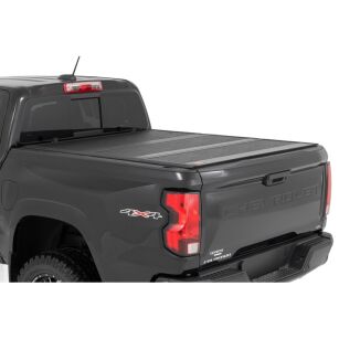 Twarda pokrywa paki tri-fold niski profil Rough Country 5'