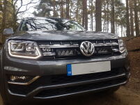 Zestaw dwóch lamp LAZER Triple-R 750 Elite (Gen2) z systemem montażu w fabrycznym grillu - Volkswagen Amarok V6 (2016 -) - 5