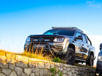 Zestaw dwóch lamp LAZER Triple-R 750 Elite (Gen2) z systemem montażu w fabrycznym grillu - Volkswagen Amarok V6 (2016 -) - 4