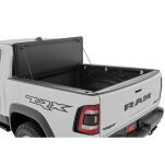 Twarda pokrywa paki tri-fold flip up Rough Country 6'4
