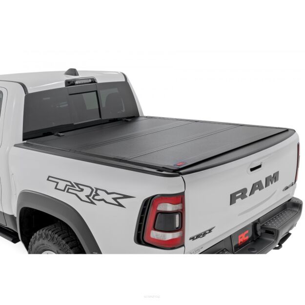 Twarda pokrywa paki tri-fold flip up Rough Country 6'4