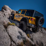 Regulowana relokacja koła zapasowego ze wzmocnieniem tylnej klapy i zawiasów TeraFlex Alpha HD 5x5