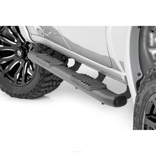 Progi, stopnie boczne czarne Rough Country Oval Nerf Steps Crew Cab