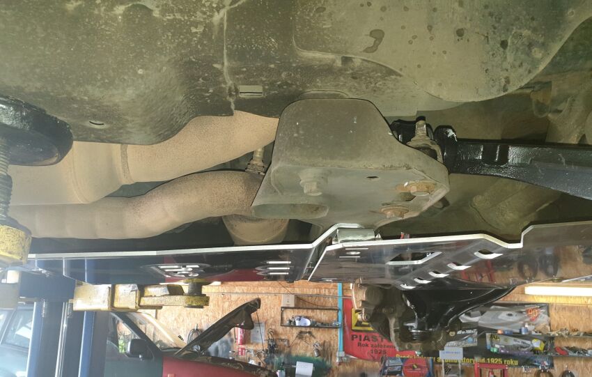 Osłona silnika i przedniego mostu STANDARD Jeep Commander XK XH 2005-2011 aluminiowa