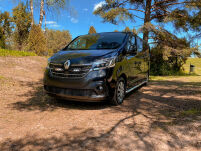 Zestaw dwóch lamp LAZER TRIPLE-R 750 (Gen2) z systemem montażu w fabrycznym grillu - Renault Trafic (2019 -) - 2