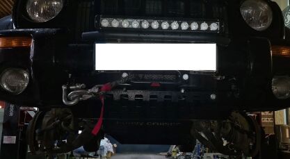 Jeep Cherokee Liberty KJ 2002-2008 osłona czołowa z płytą montażową wyciągarki