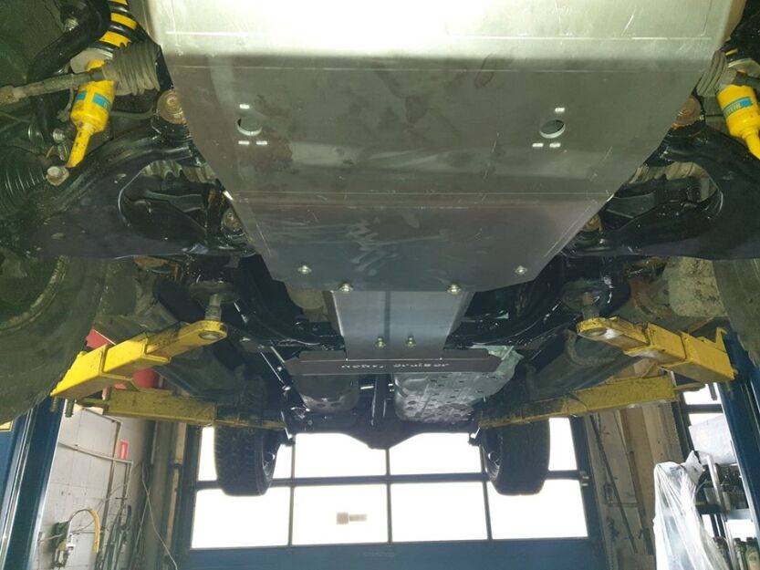 Osłona skrzyni biegów i reduktora OFFROAD Toyota Land Cruiser J 120 J 125 2003-2009 V6 czerwona