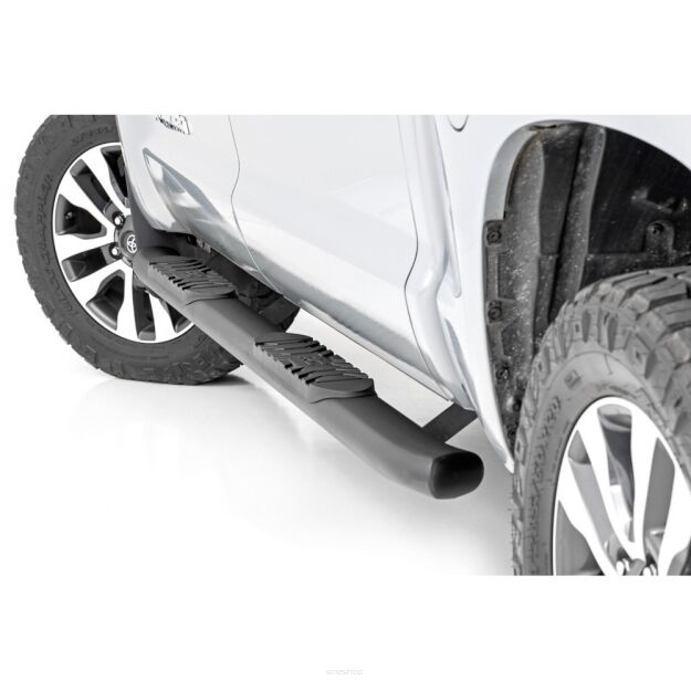 Progi, stopnie boczne czarne Rough Country Oval Nerf Steps Crew Cab