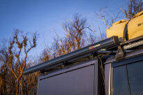 Markiza ARB w czarnej aluminiowej obudowie z dodatkowym oświetleniem 2500 x 2500 - 4