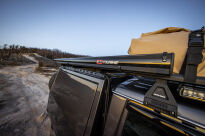 Markiza ARB w czarnej aluminiowej obudowie z dodatkowym oświetleniem 2500 x 2500 - 3