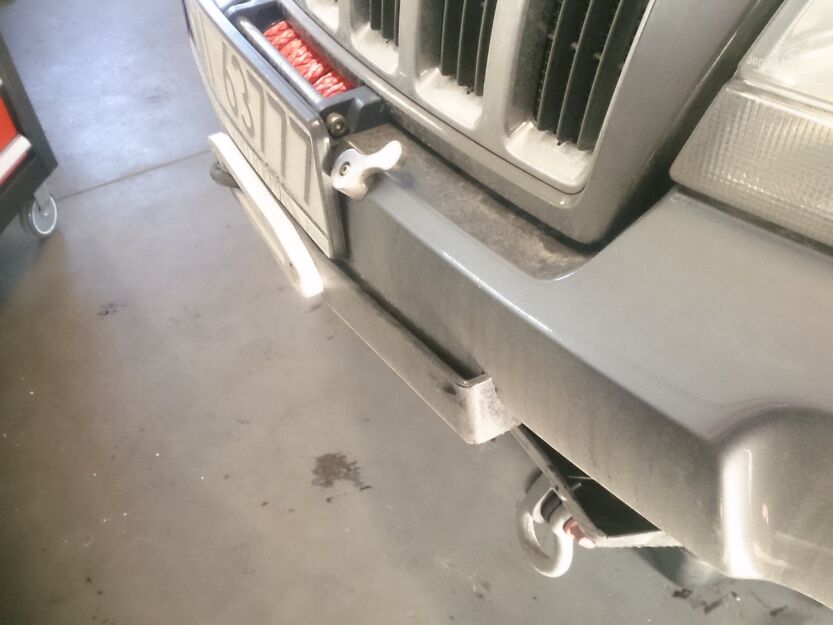 Jeep Grand Cherokee WJ WG 1999-2004 płyta montażowa wyciągarki powiększona z osłoną czołową