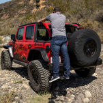 Tylny wysuwany stopień AMP Research - Jeep Wrangler JK 07-18 - 5